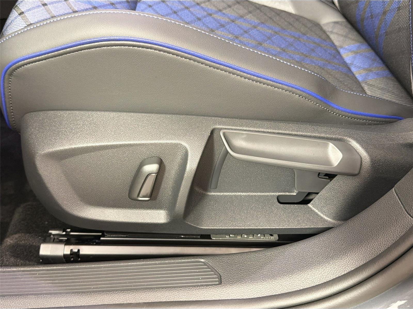 New 2026 graphite gray Volkswagen 2.0T DSG image 18
