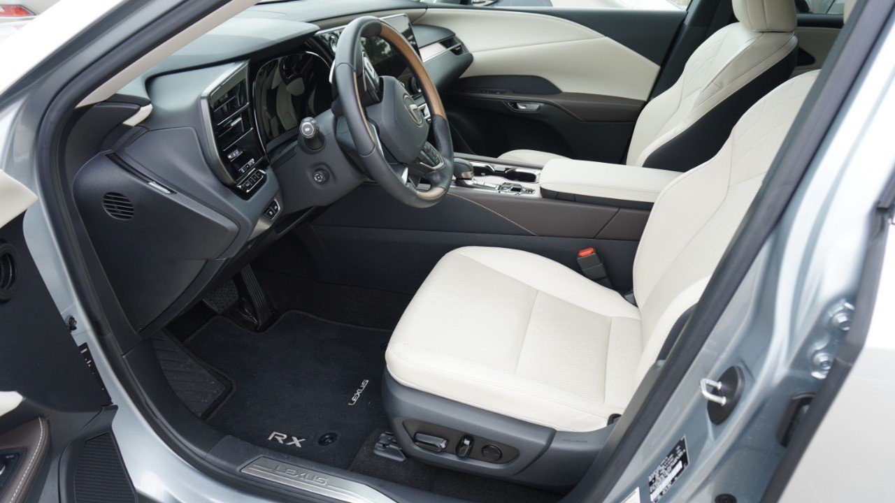 Used 2026 Silver Lexus RX 350 Premium image 7