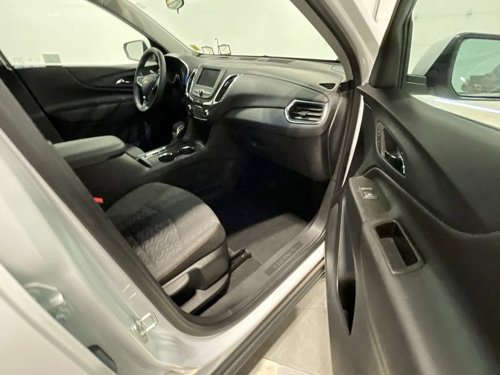Used 2024 Summit White Chevrolet LT image 25
