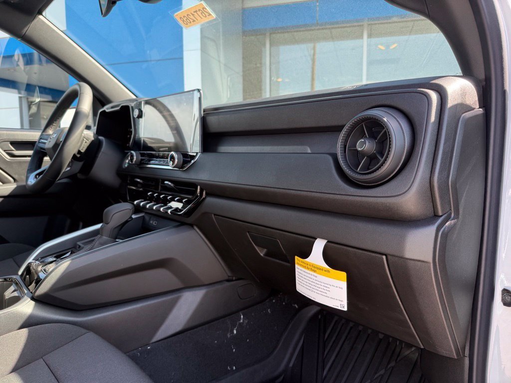 2026 Chevrolet Colorado WT view 15