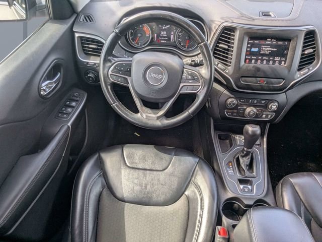 Used 2019 Silver Jeep Latitude Plus image 15