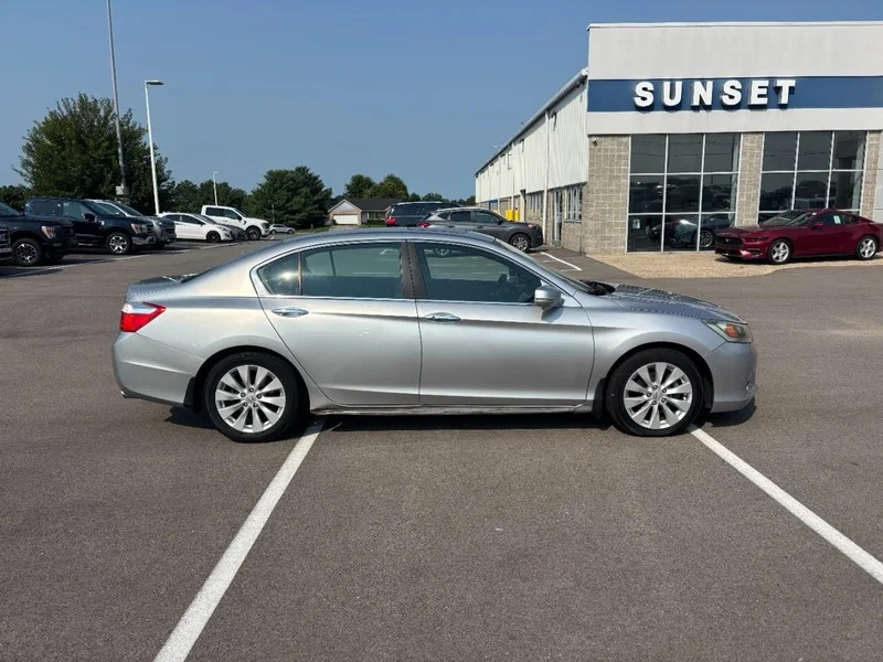 Used 2014 Alabaster Silver Metallic Honda EX image 2