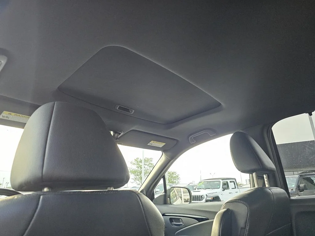 Used 2019 White Honda Touring image 11