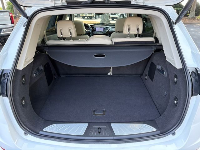 Used 2020 White Buick Essence image 18