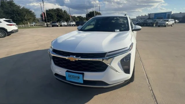 Certified Used 2025 Summit White Chevrolet LT image 3