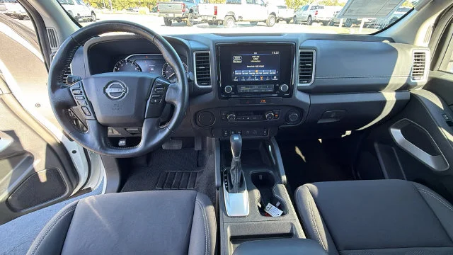 Used 2022 Glacier White Nissan SV image 18