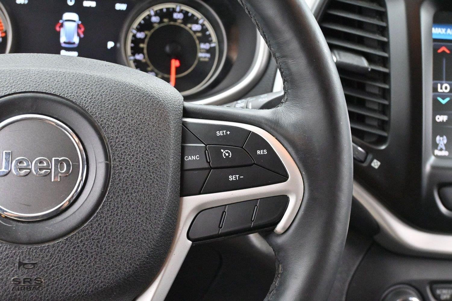 Used 2018 Diamond Black Crystal Pearlcoat Jeep Trailhawk image 15