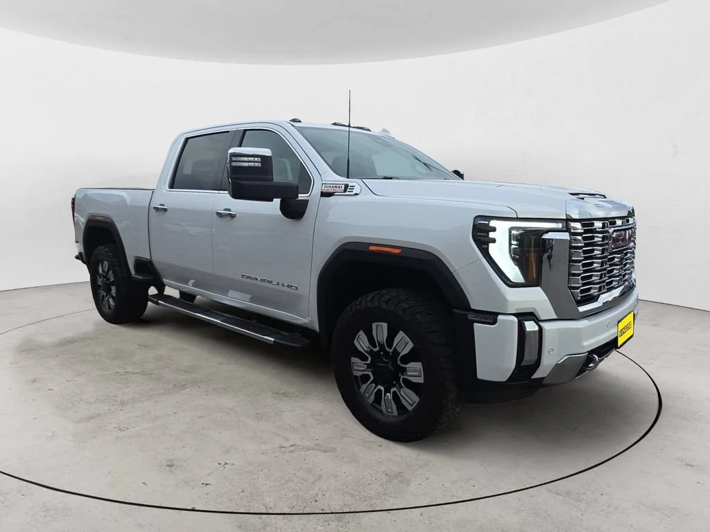Used 2024 White Frost Tricoat GMC Denali image 3