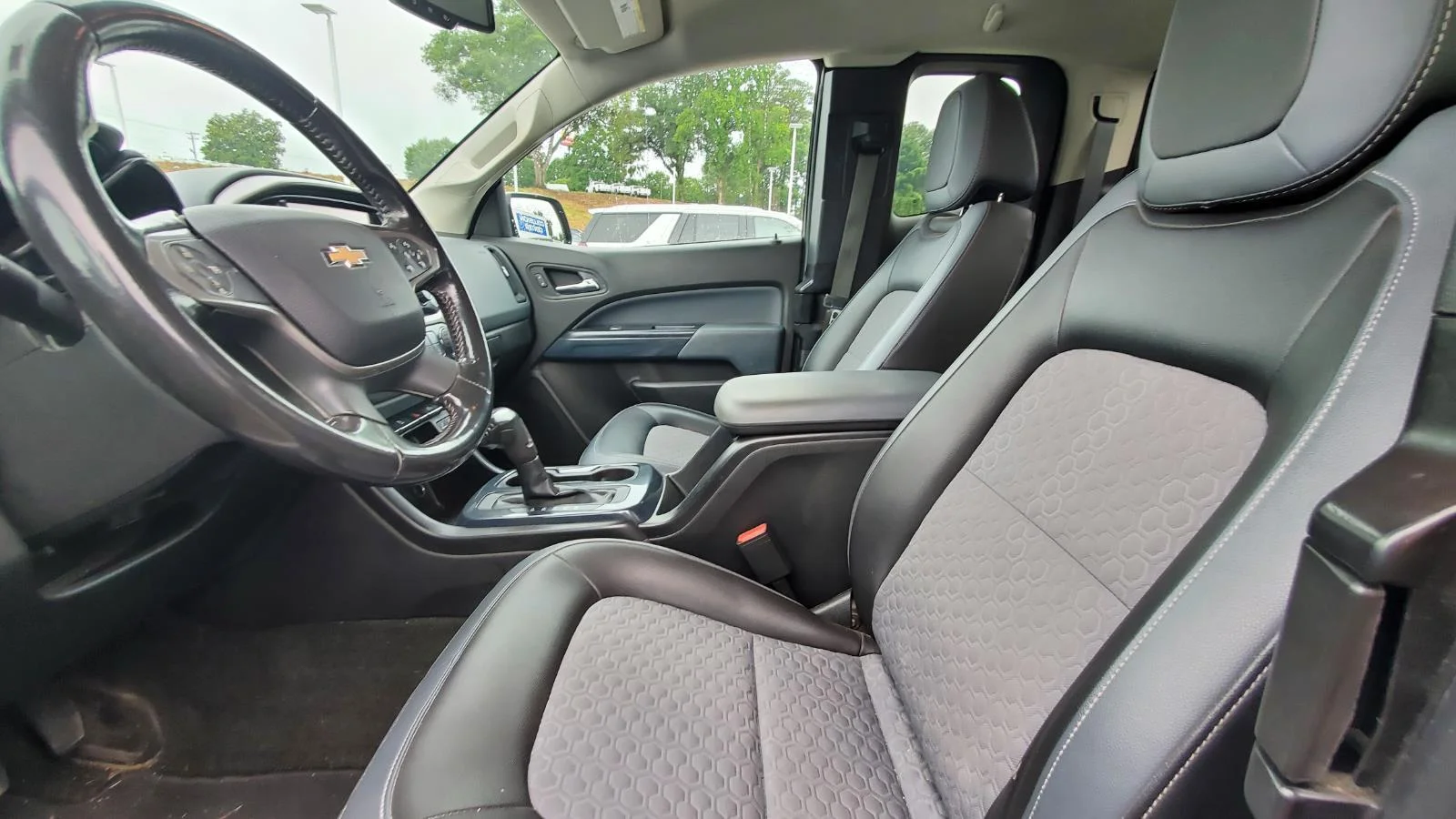 Used 2016 SUMMIT WHITE Chevrolet 4WD Z71 image 3