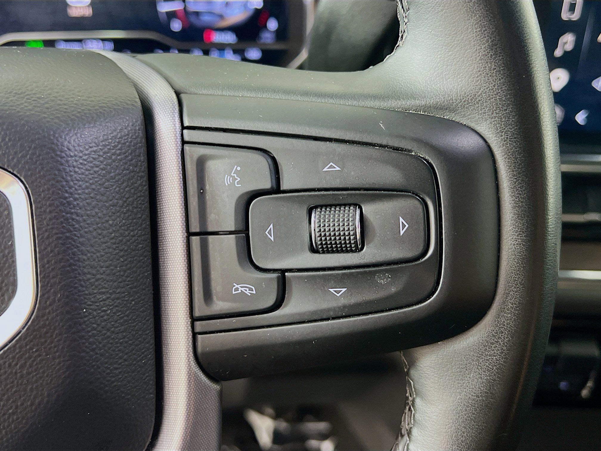 Used 2025 Summit White GMC SLT image 33