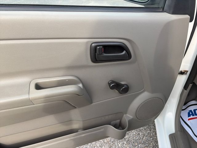 Used 2004 White GMC Fleet image 16