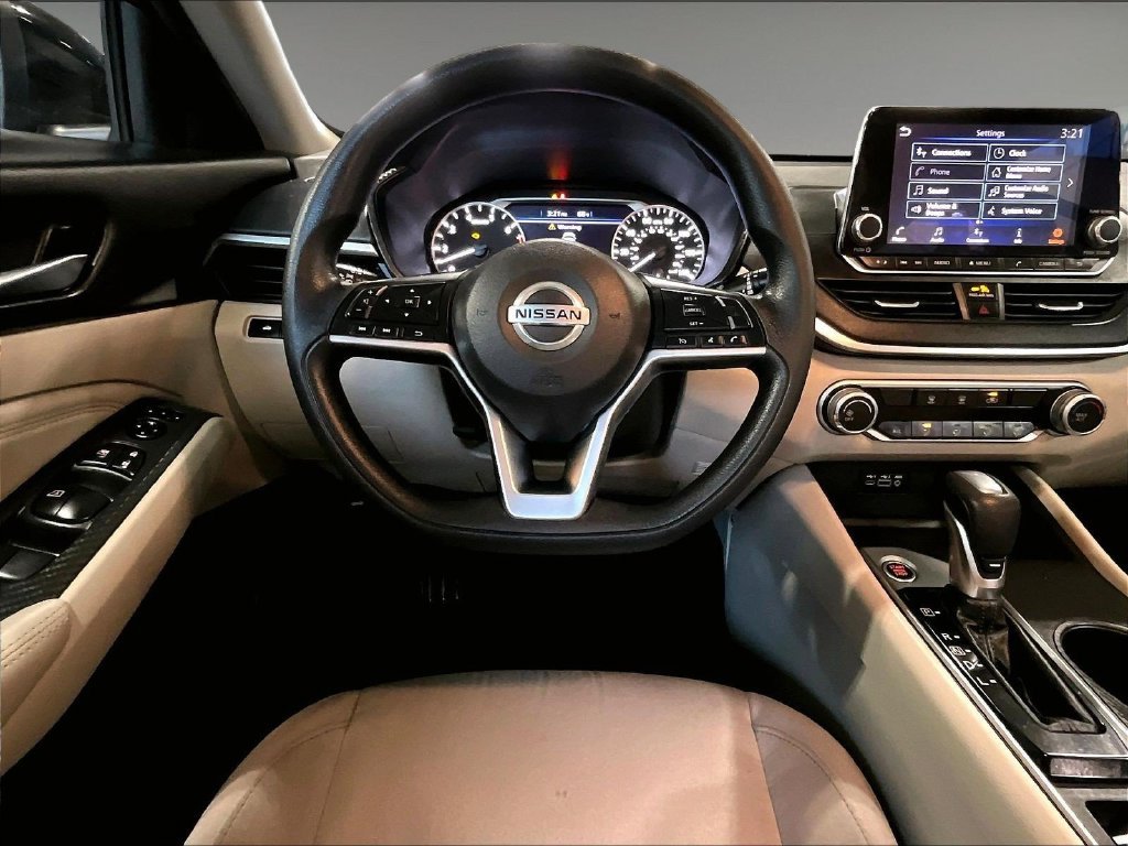 Used 2020 Black Nissan 2.5 S image 17