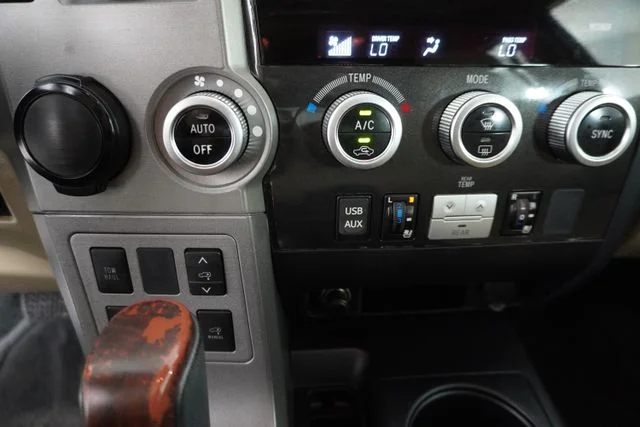 Used 2015 White Toyota Platinum image 29