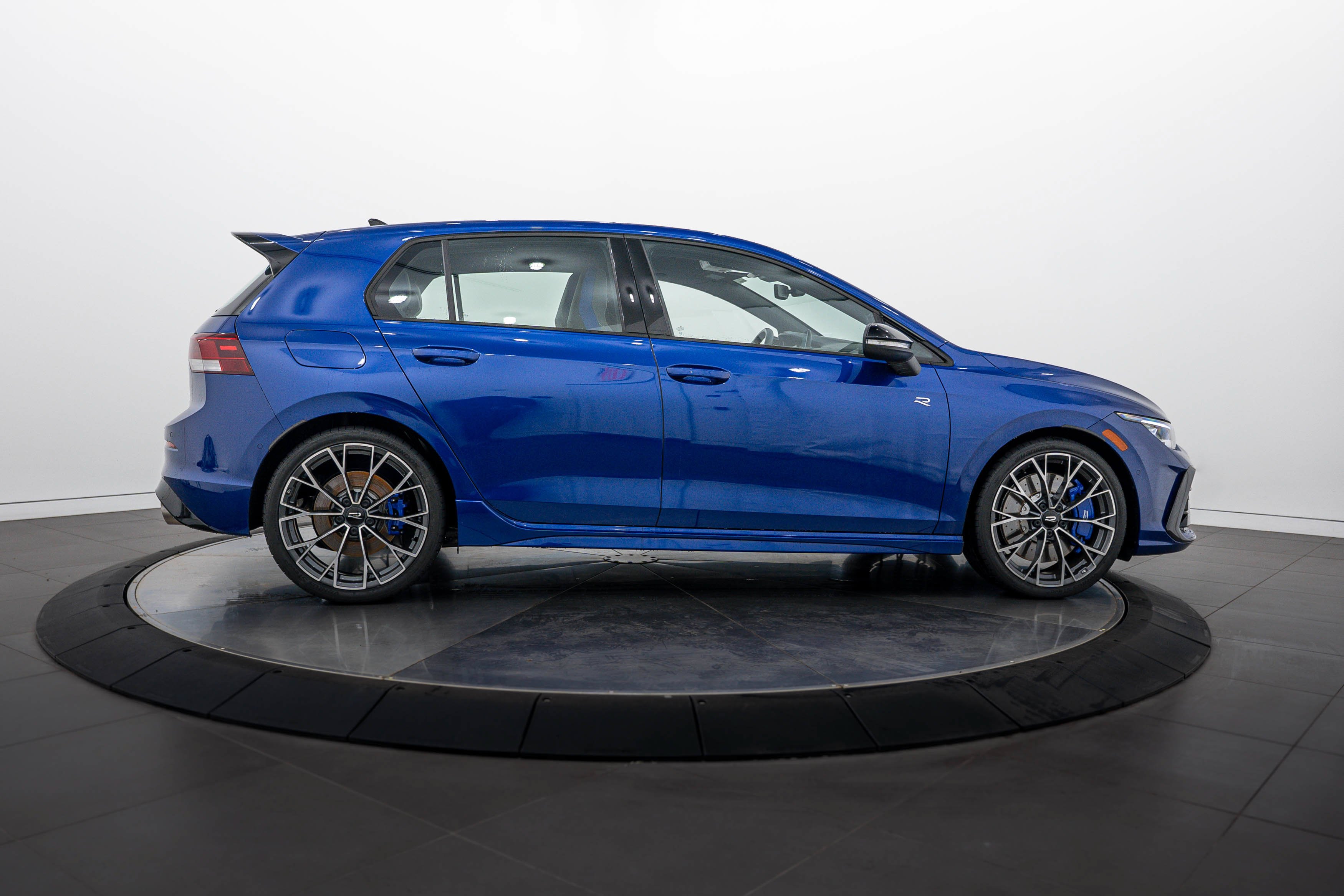 Used 2026 Lapiz Blue Metallic Volkswagen  image 3