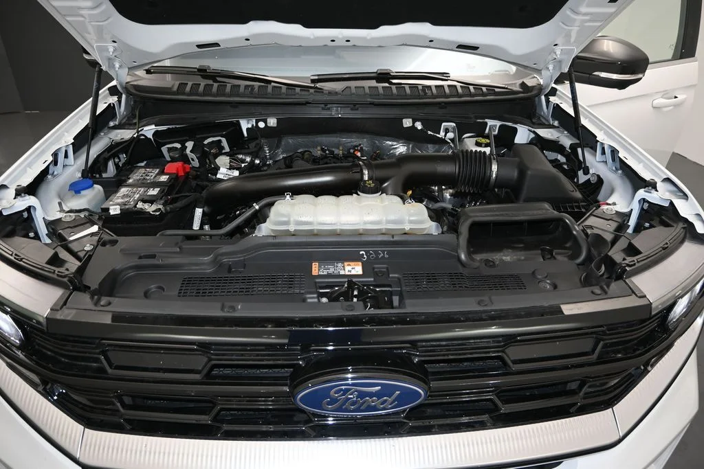 Certified Used 2025 Oxford White Ford Platinum image 12