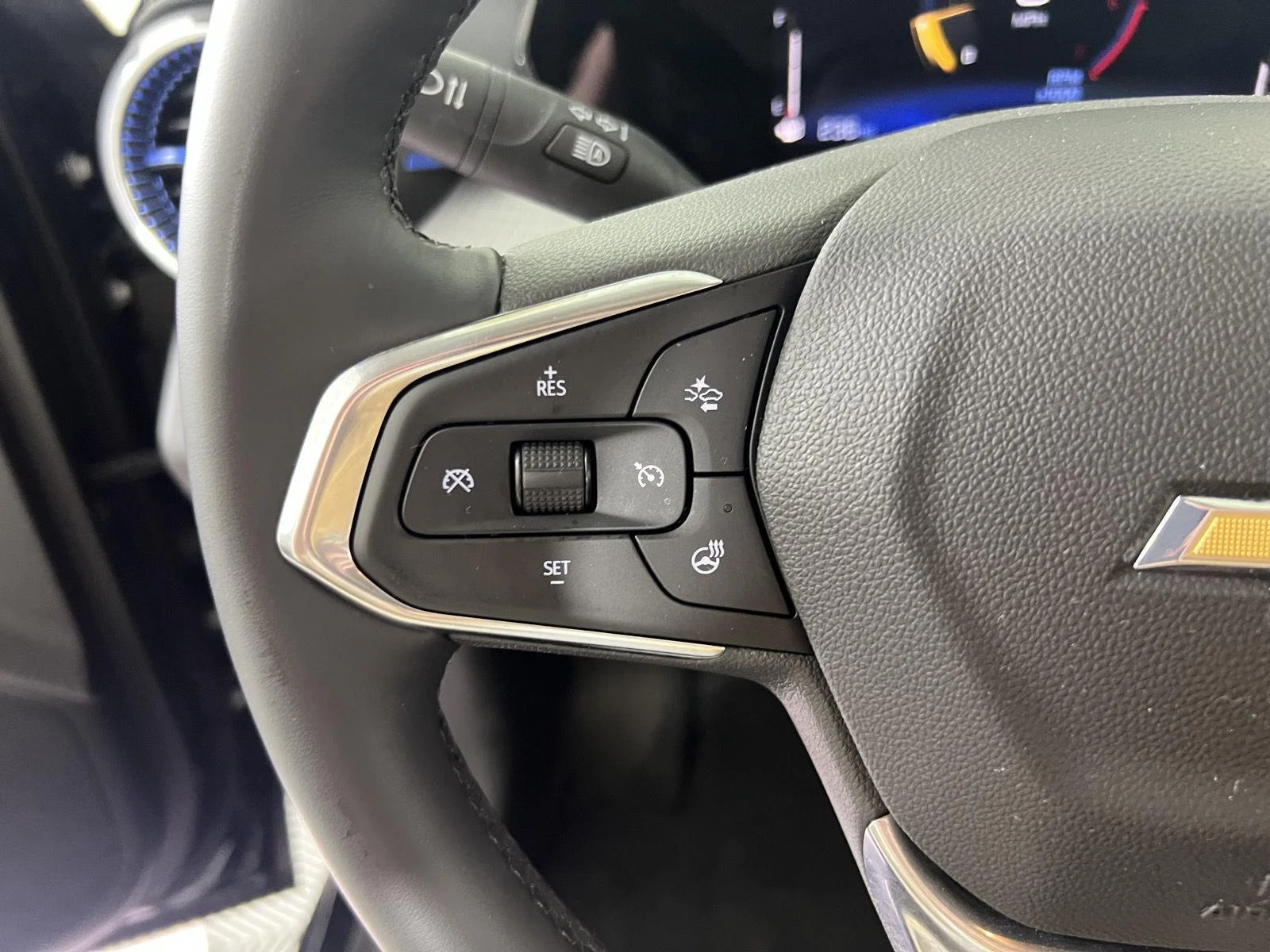 Used 2025 Mosaic Black Metallic Chevrolet LT image 14