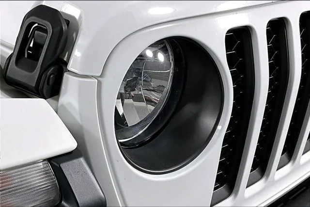 Used 2021 White Jeep Mojave image 30
