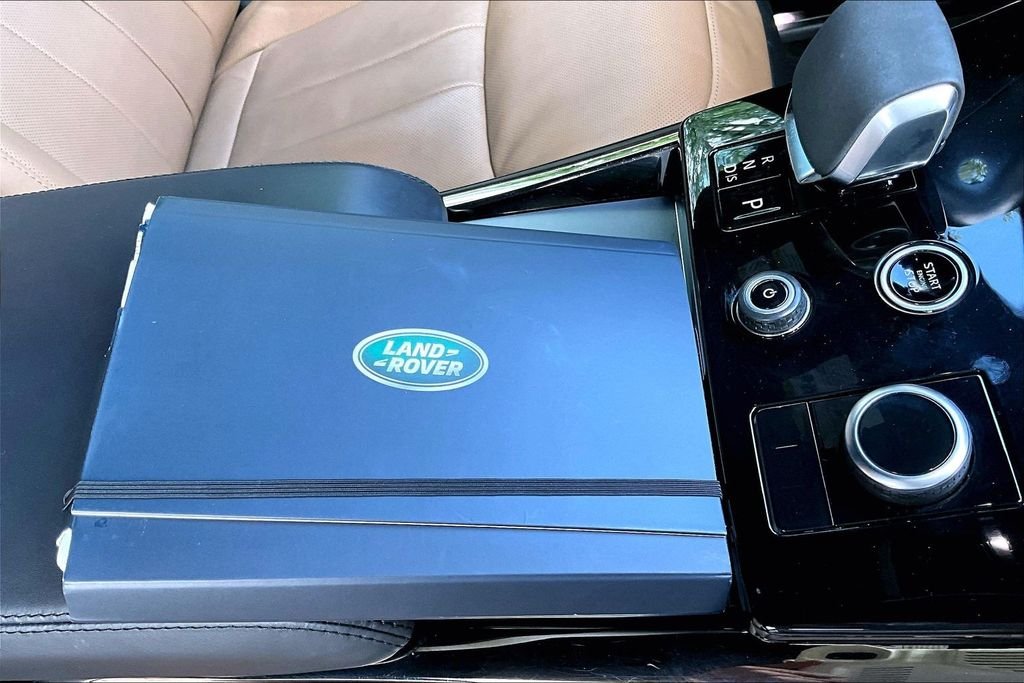 Used 2023  Land Rover SE Dynamic image 10