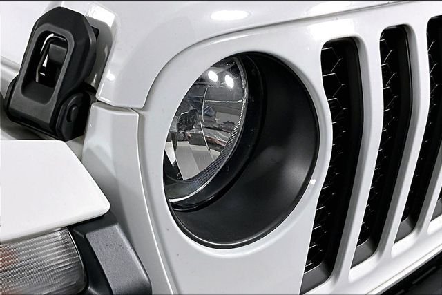 Used 2021 White Jeep Mojave image 30