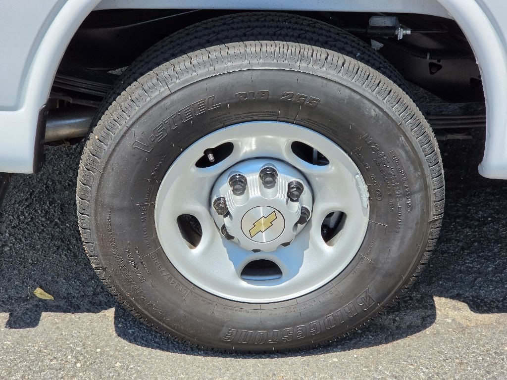 New 2026 Summit White Chevrolet Work Van image 4