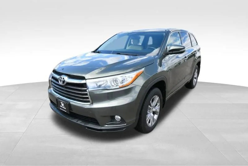 Used 2015 Toyota Highlander LE Plus with VIN 5TDBKRFH3FS181914 for sale in North Branch, Minnesota