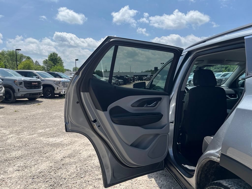 Used 2024 Sterling Metallic GMC SLE image 30