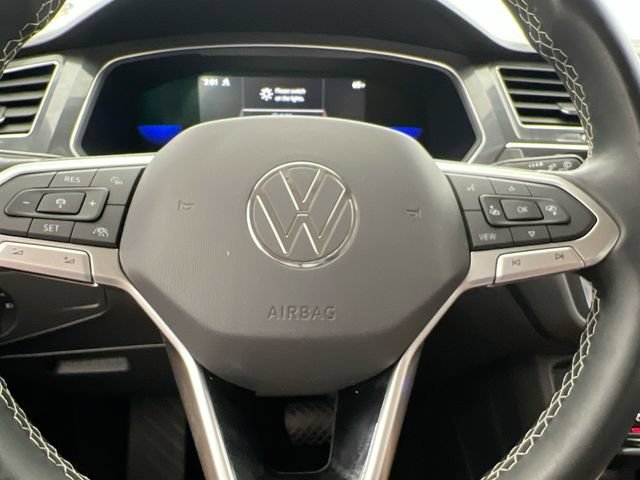 Used 2022 Pure White Volkswagen SE image 29