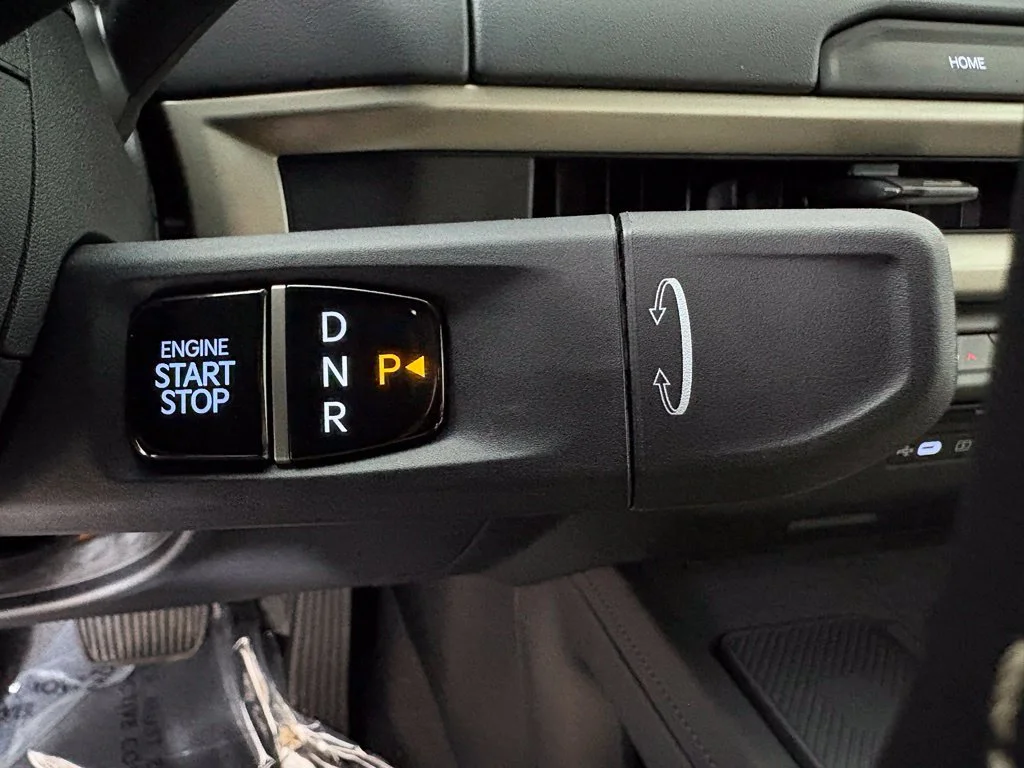 New 2027 Glacial White Pearl Kia EX image 29
