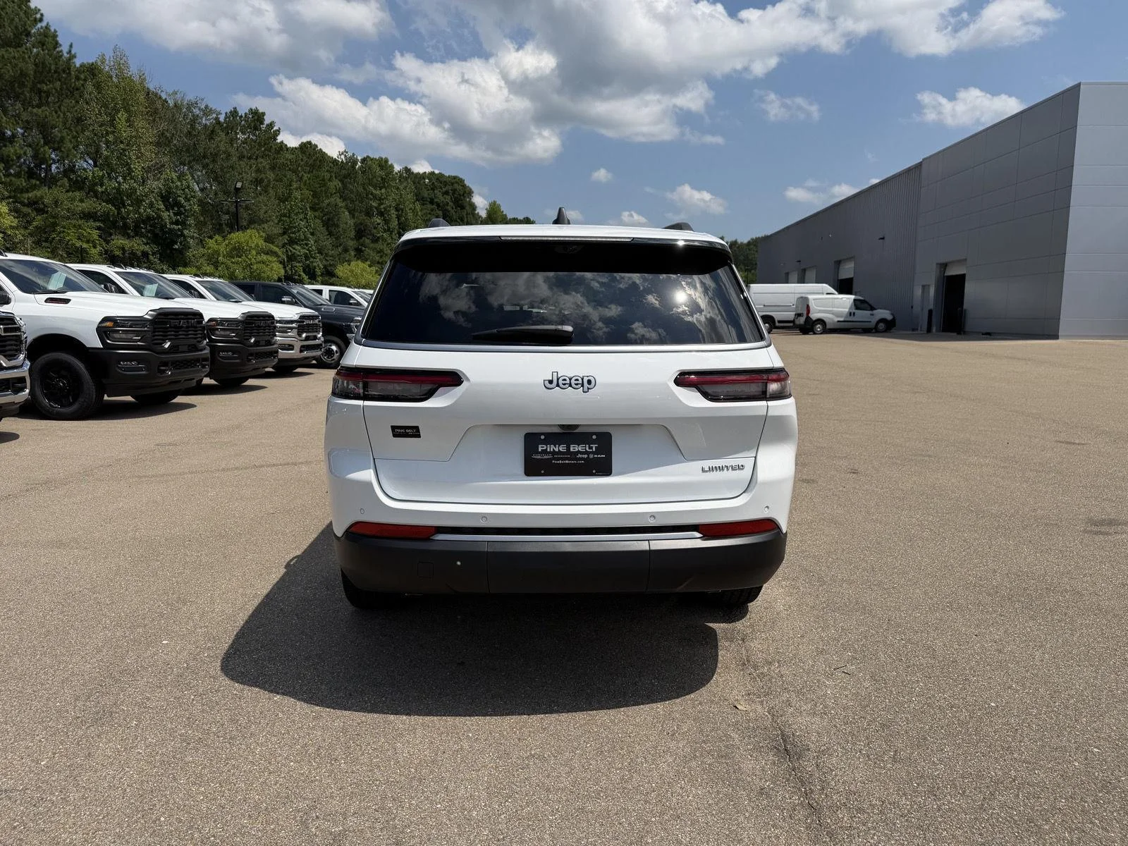 New 2026 Bright White Clear-Coat Exterior Paint Jeep Limited image 5