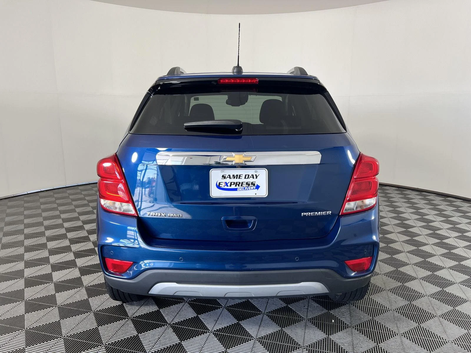 Used 2019 Pacific Blue Metallic Chevrolet Premier image 17