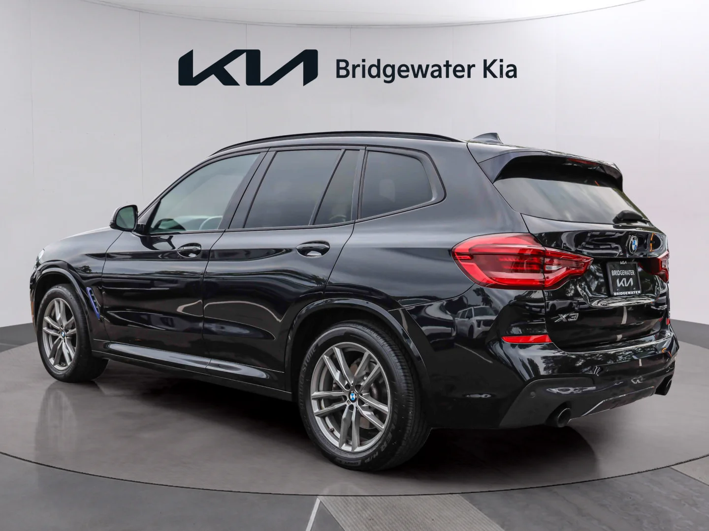 Used 2021 Black Sapphire Metallic BMW xDrive30i image 4