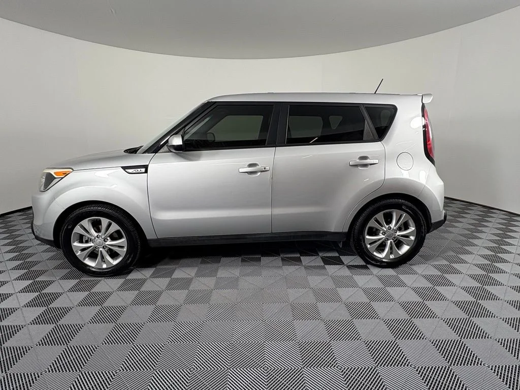 Used 2015 Silver Kia Plus image 13