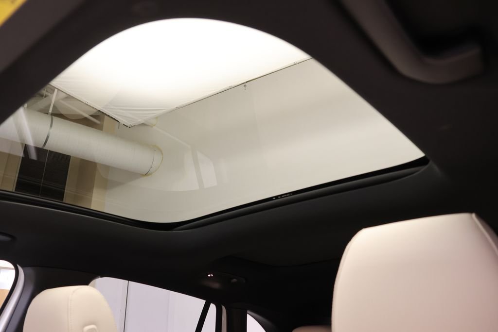 New 2026 Polar White Mercedes-Benz GLA 250 image 15