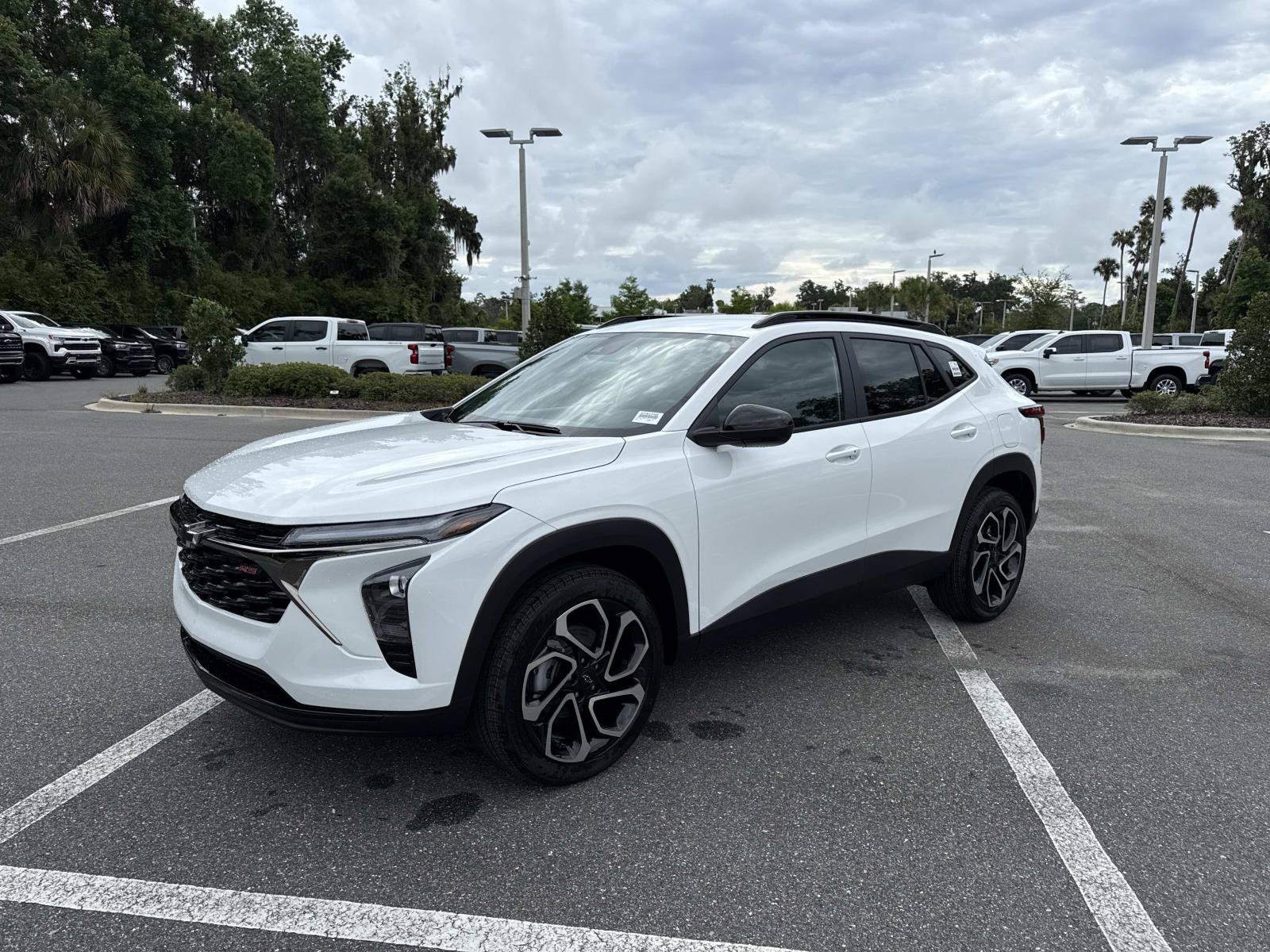 New 2026 Summit White Chevrolet 2RS image 7