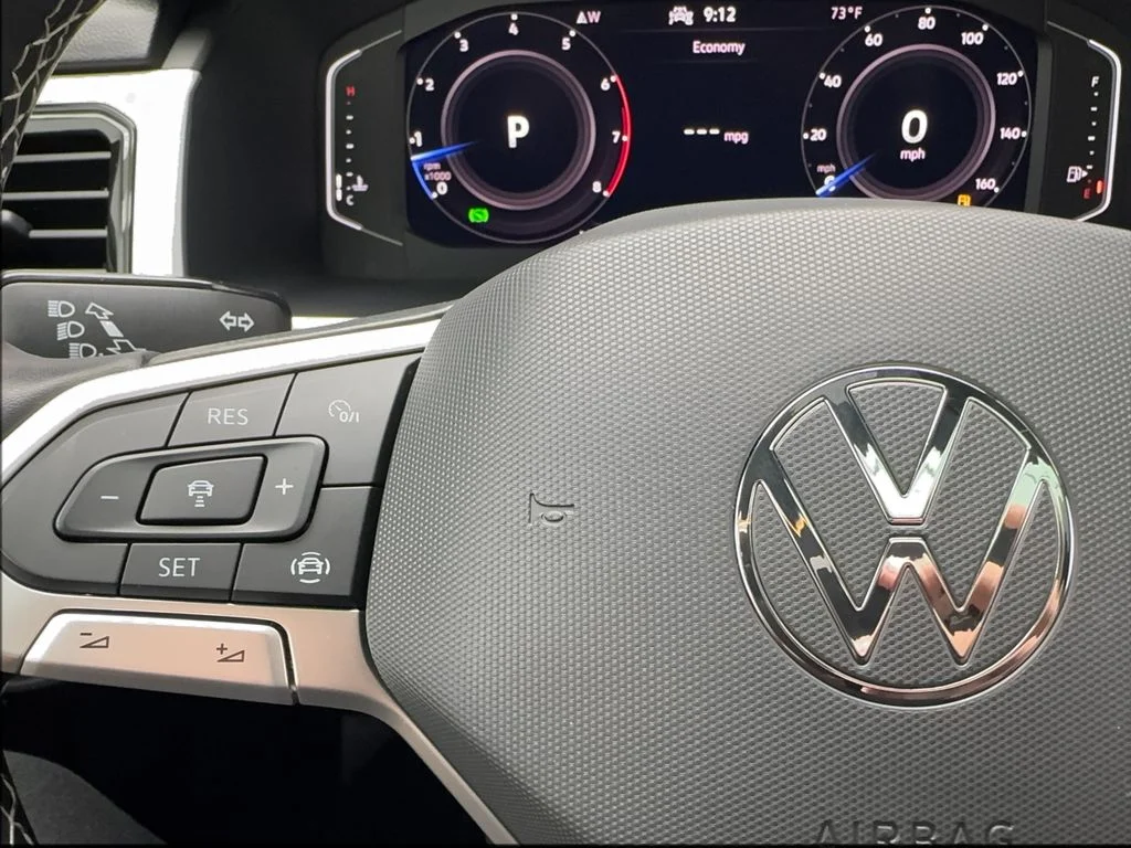 Used 2022 White Volkswagen 3.6L V6 SE w/Technology image 41
