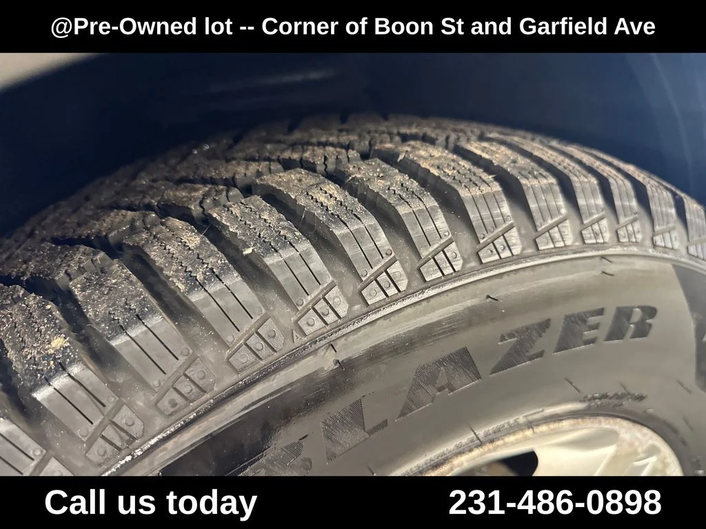 Used 2008 Red Buick CX image 12