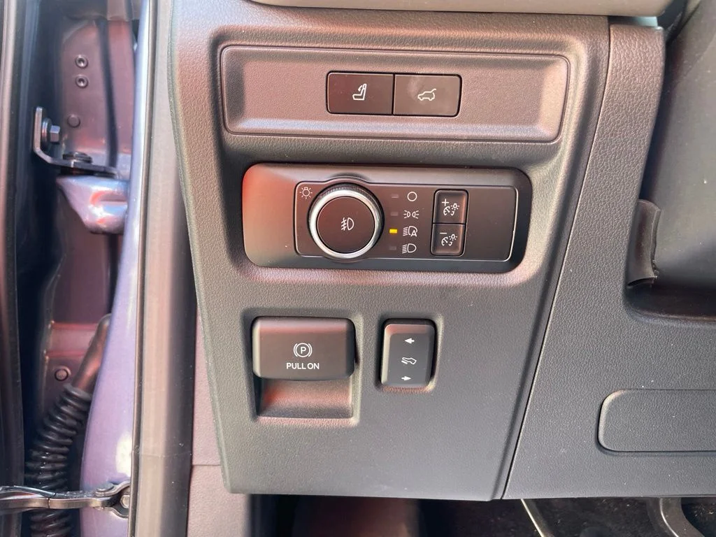 Used 2023 Blue Ford XLT image 19