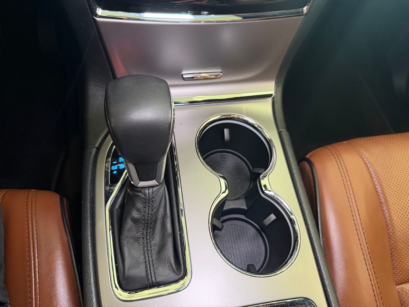 Used 2020 Off-white Jeep Overland image 18