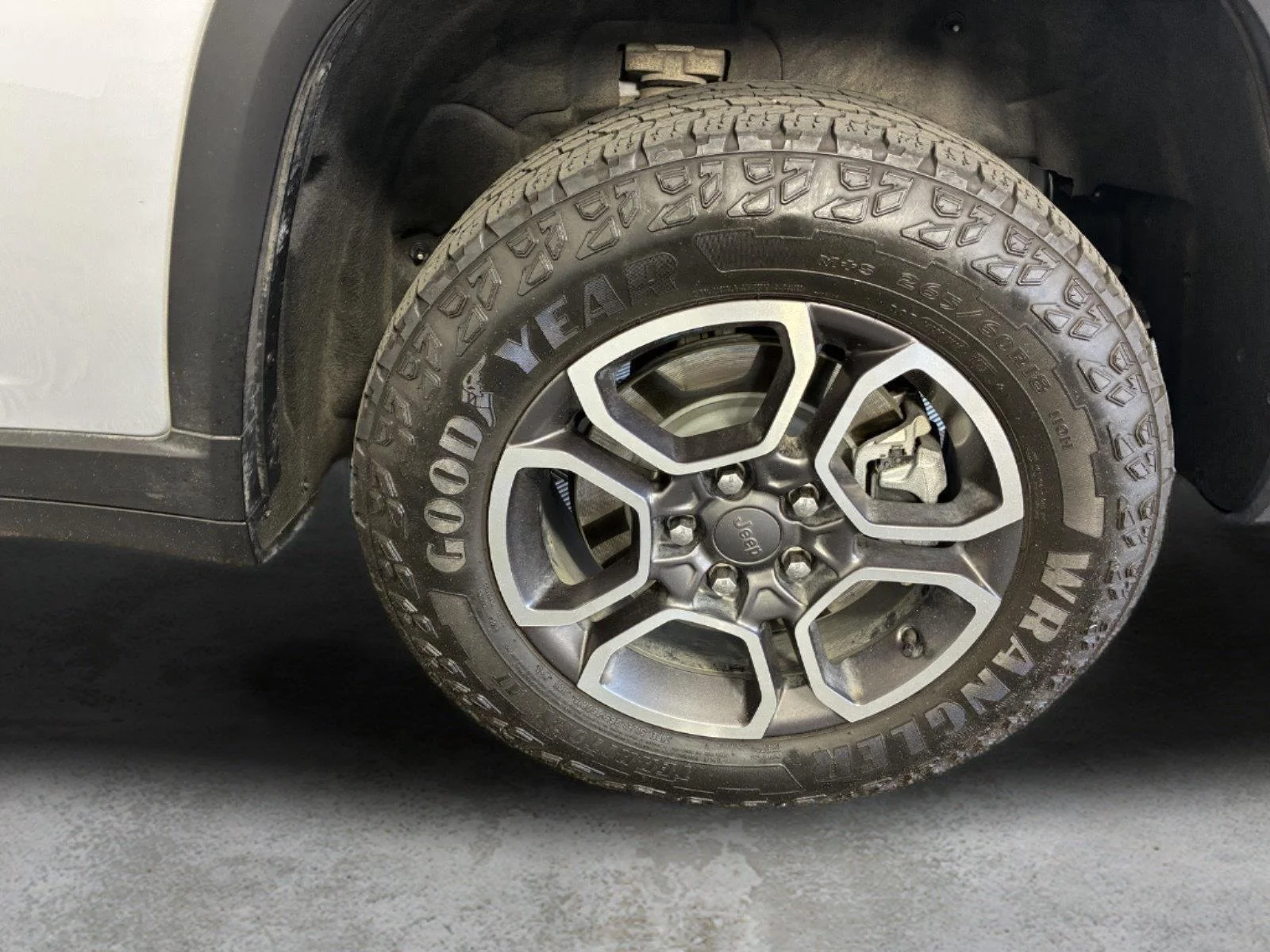 Used 2023 Silver Zynith Jeep Trailhawk image 16
