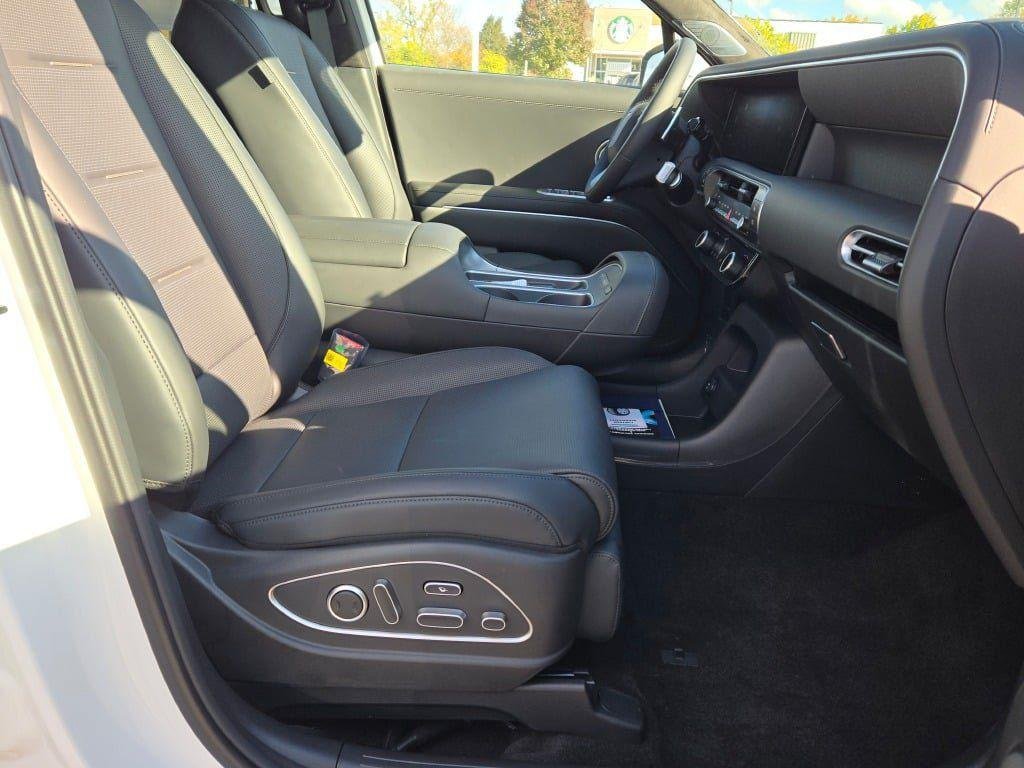 New 2026 White Pearl Hyundai Calligraphy FWD image 6