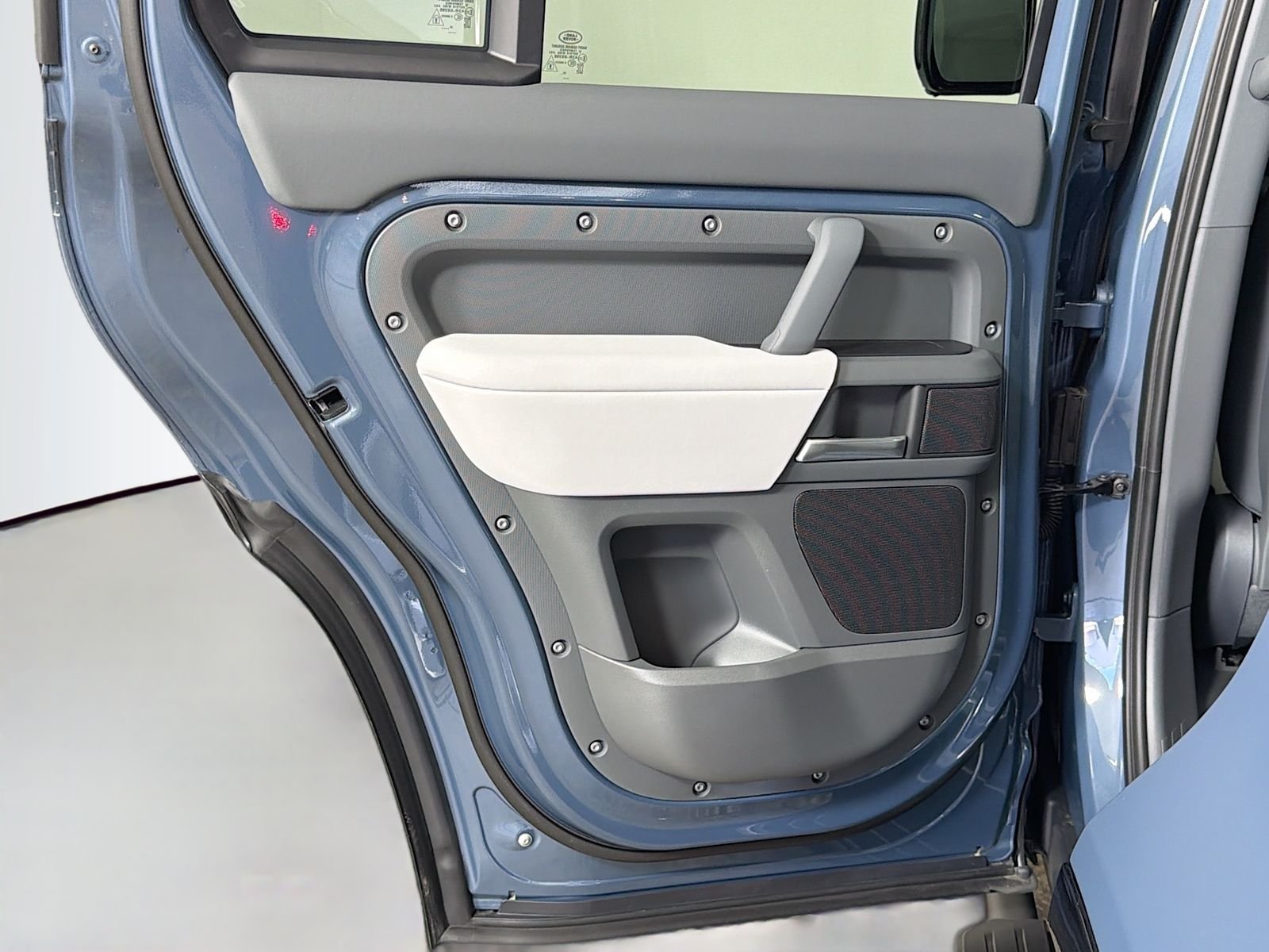 New 2026 Tasman Blue Land Rover X-Dynamic SE image 26