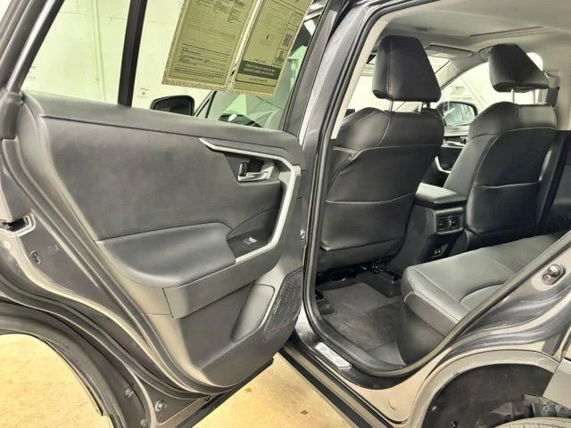 Used 2021 MAGNETIC GRAY MET. Toyota  image 18