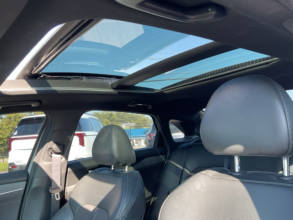 Certified Used 2023 Wolf Gray Kia GT-Line image 18