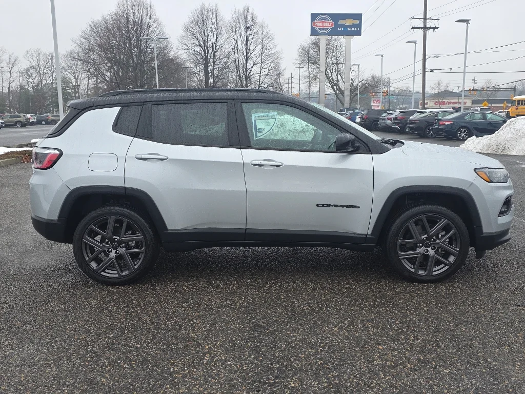 Used 2026 Silver Zynith Clear Coat Jeep Limited image 18