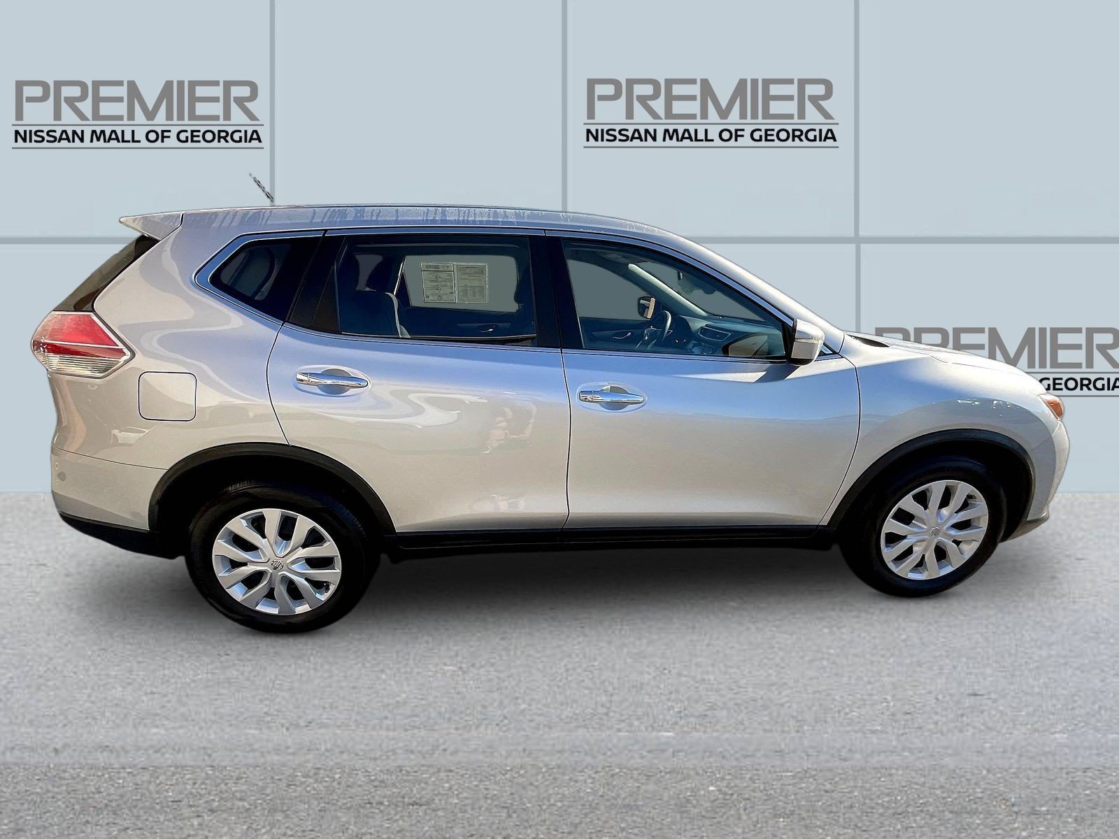 Used 2015 Silver Nissan S image 7