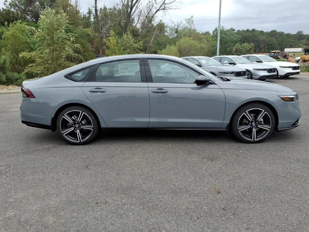 New 2026 Urban Gray Pearl Honda SE image 2