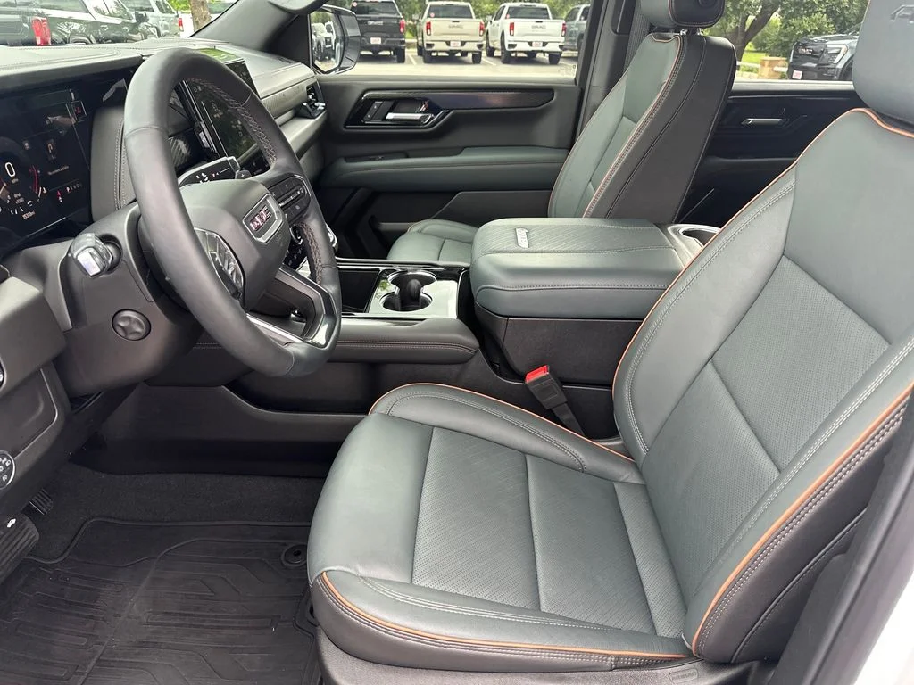 Used 2025 White GMC AT4 image 21