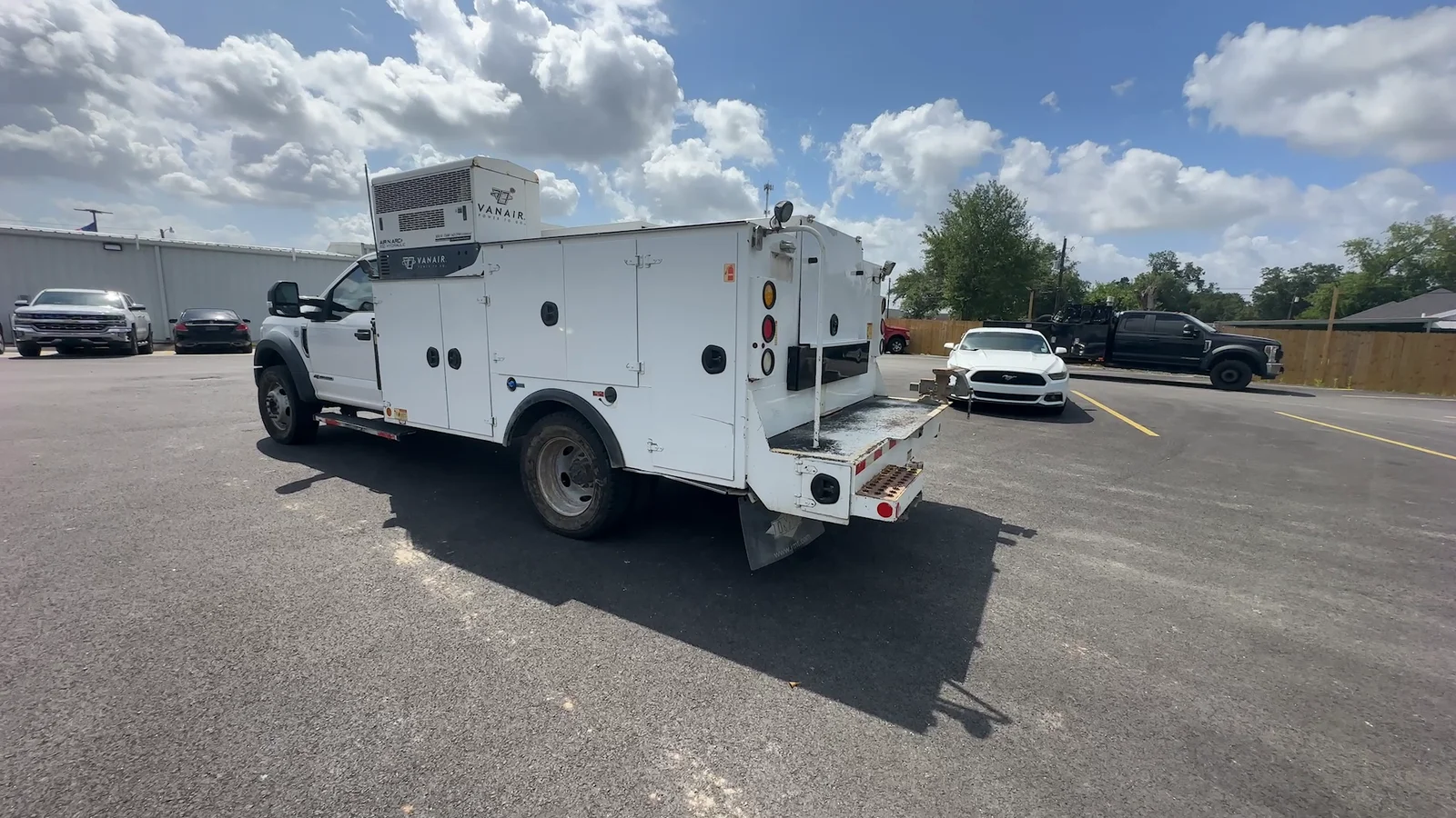 Used 2019 White Ford XL image 5