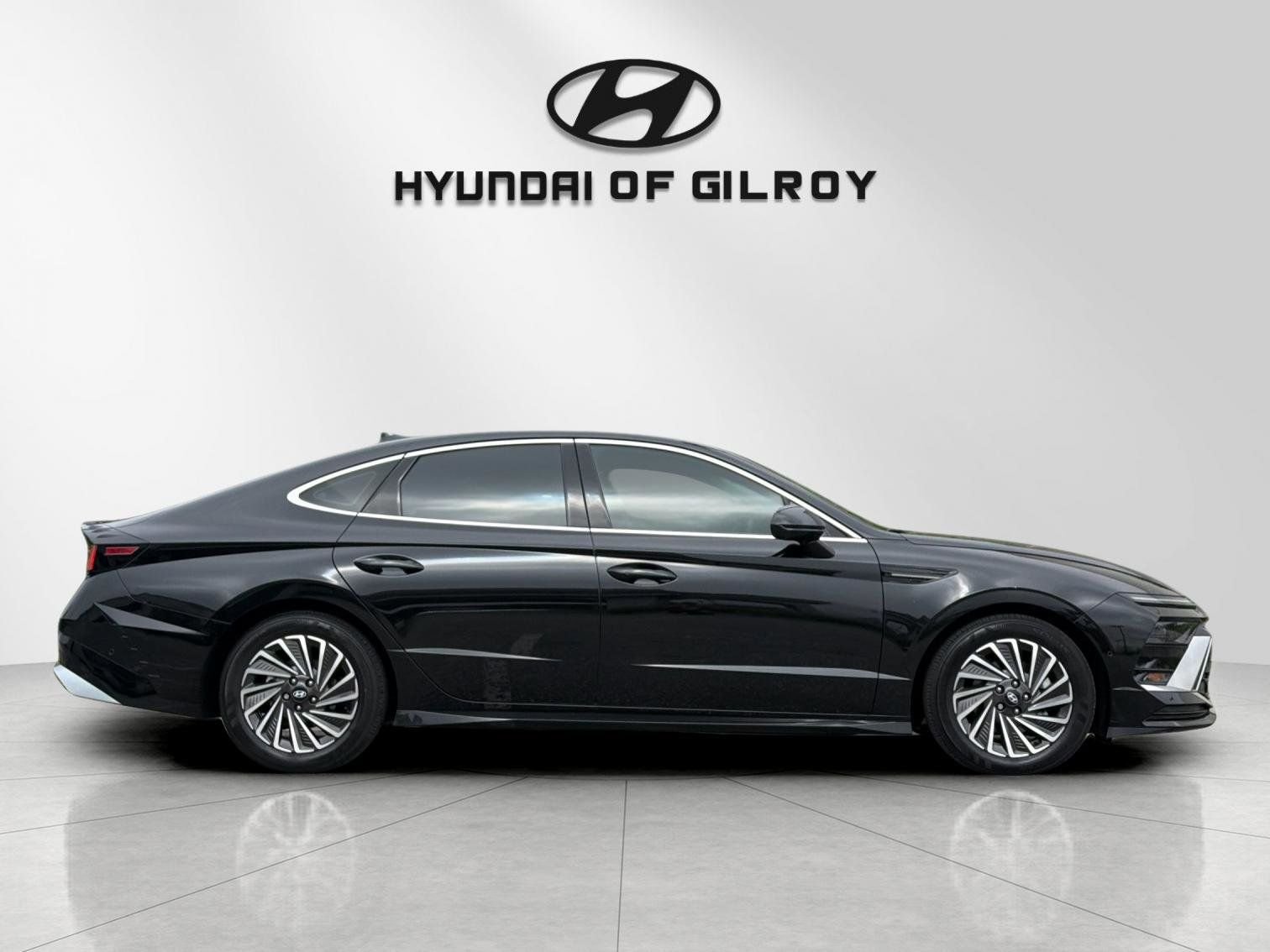 Used 2024 Black Hyundai Limited image 6