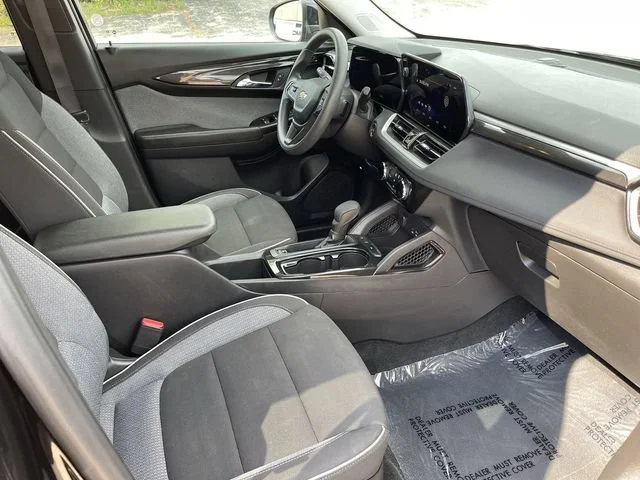 Used 2025 Mosaic Black Metallic Chevrolet LT image 17